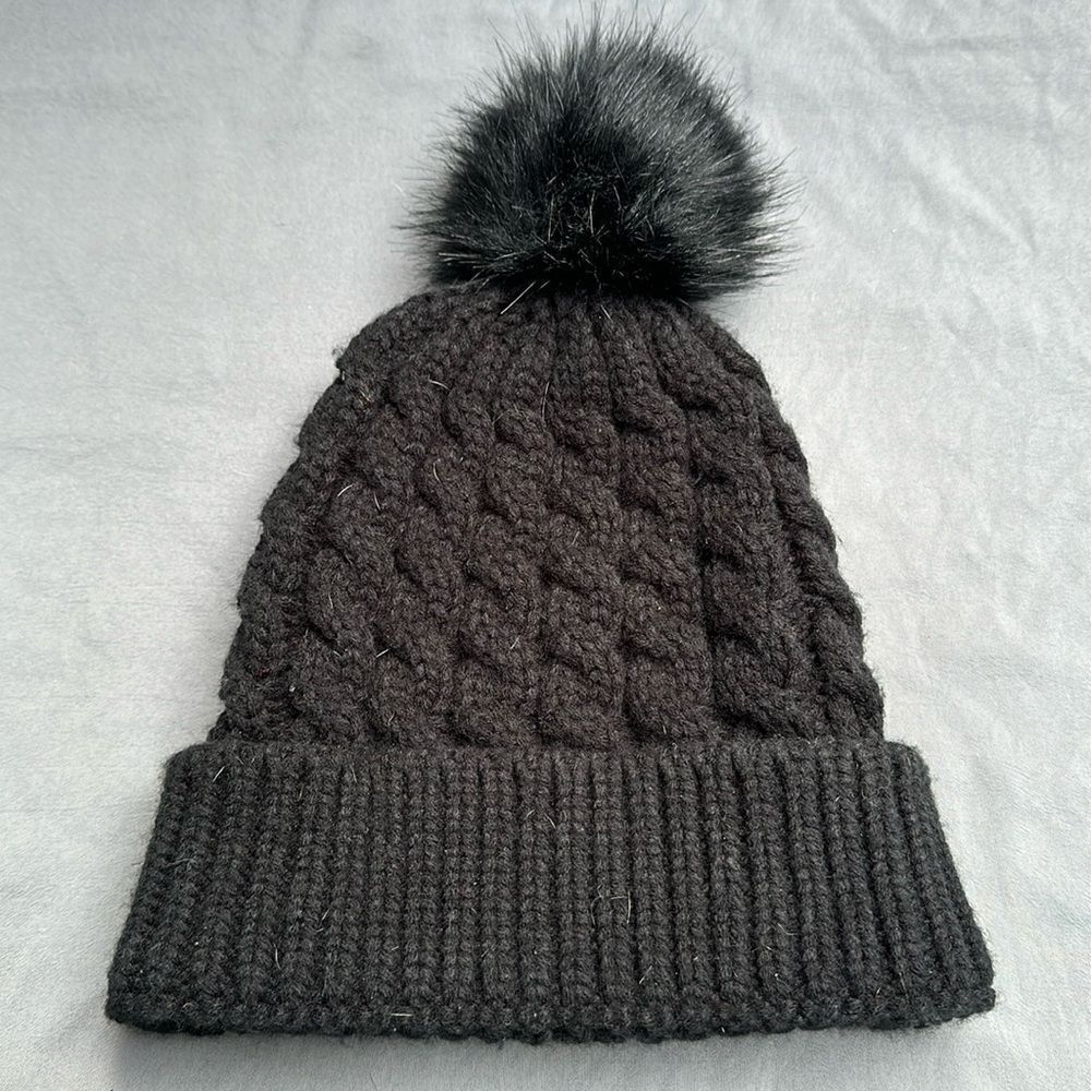 Women’s Black Pom Pom Beanie